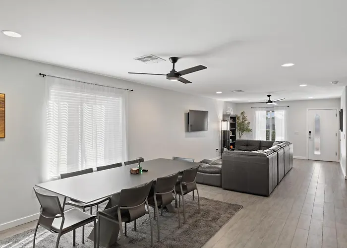 Holiday home Modern 3br With Private Yard Phoenix