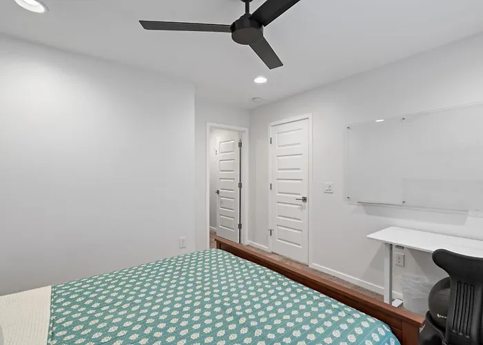Holiday home Modern 3br With Private Yard