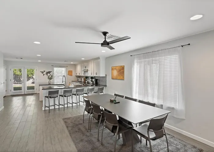 Modern 3br With Private Yard