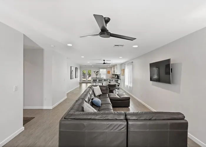 Holiday home Modern 3br With Private Yard Phoenix