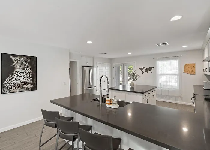 Modern 3br With Private Yard