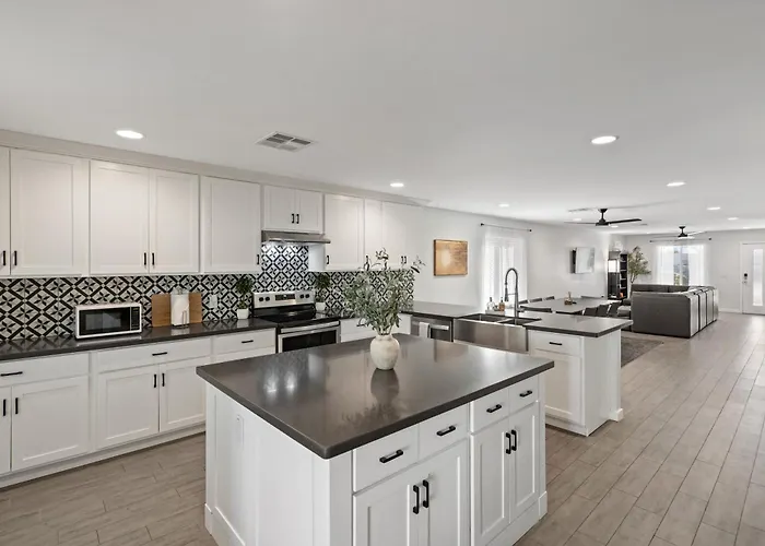 Holiday home Modern 3br With Private Yard