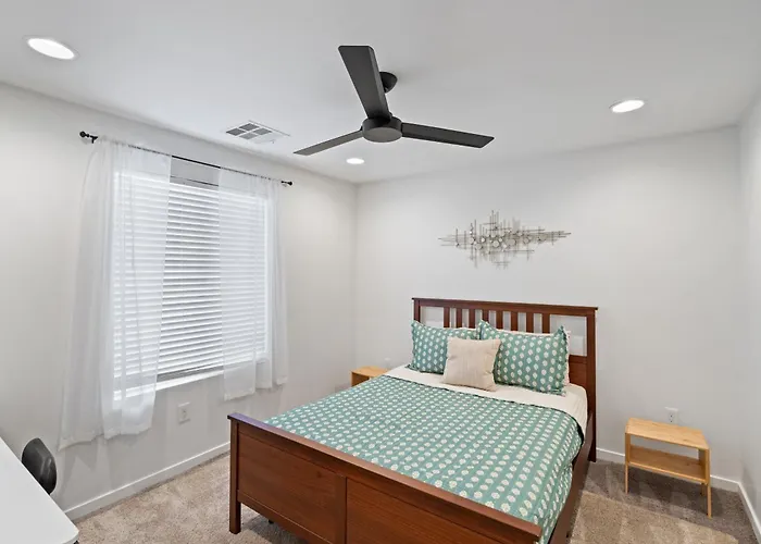 Modern 3br With Private Yard Holiday home Phoenix