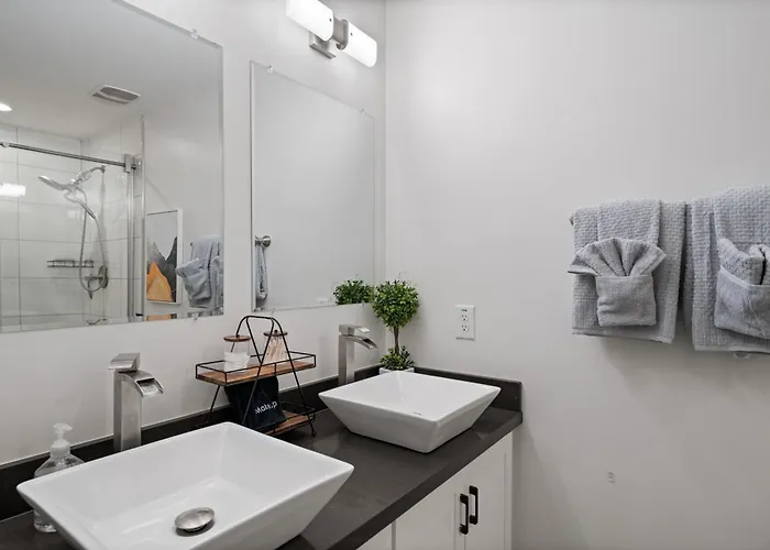 Holiday home Modern 3br With Private Yard Phoenix
