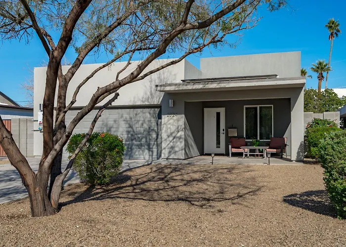 Modern 3br With Private Yard