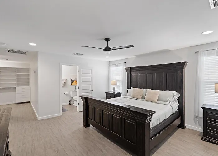 Modern 3br With Private Yard Phoenix