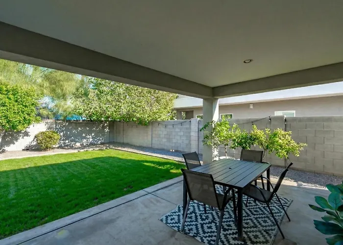 Modern 3br With Private Yard Holiday home