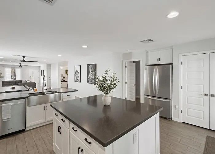 Holiday home Modern 3br With Private Yard