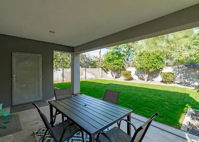 Modern 3br With Private Yard