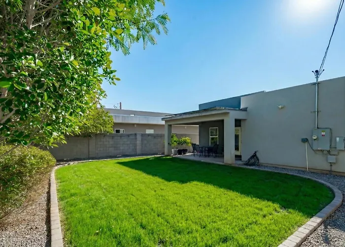 Modern 3br With Private Yard Holiday home