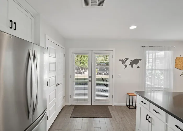 Holiday home Modern 3br With Private Yard Phoenix