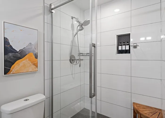 Modern 3br With Private Yard Holiday home
