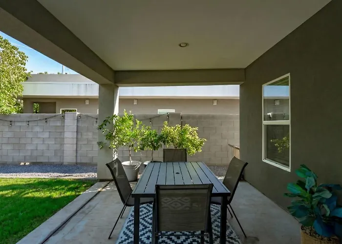 Holiday home Modern 3br With Private Yard Phoenix