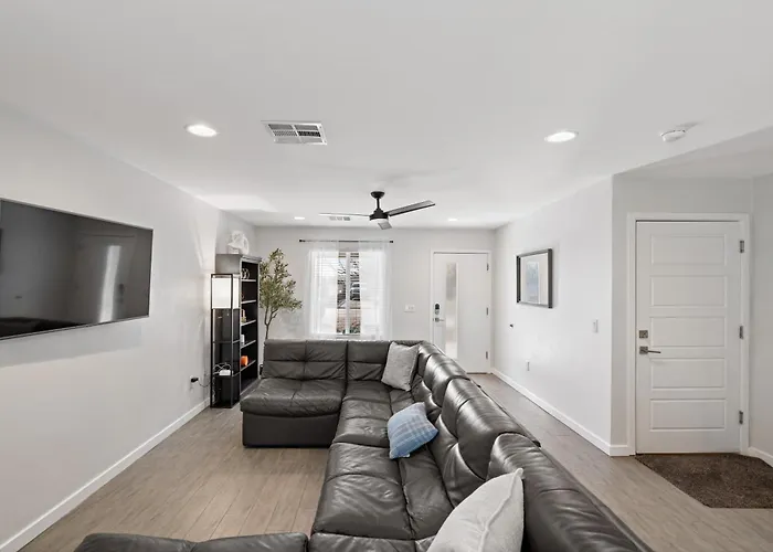 Modern 3br With Private Yard